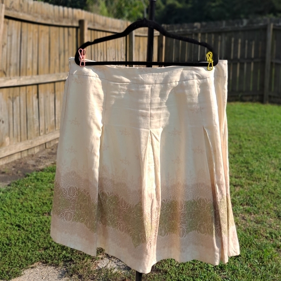 Meronal 🍂  A-Line Pleated Cream, Green, And Blush Side Zipper Skirt - Picture 2 of 3